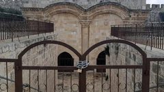 الخارجية الفلسطينية تدين إقامة الاحتلال حواجز حديدية على أبواب للمسجد الأقصى