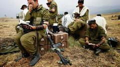 محلل عسكري إسرائيل: تفكك في قيادة جيشنا والنصر بات بعيداً