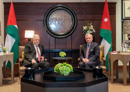 العاهل الأردني يؤكد للرئيس عباس ضرورة التنسيق لتفادي أي تصعيد محتمل في القدس