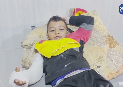 الصغير حمد ينجو وحيدا بعد قصف إسرائيلي حصد عائلته بأكملها وسط غزة