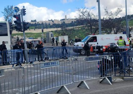 الاحتلال يمنع طواقم الهلال الأحمر من الدخول الى باحات الأقصى