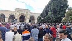 ٨٠ ألف مصلٍ يؤدون صلاة الجمعة في الأقصى