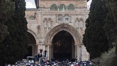 80 ألفاً يؤدون صلاة الجمعة الأولى من رمضان في المسجد الأقصى.