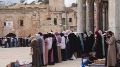 80 ألفاً يؤدون صلاة الجمعة الأولى من رمضان في المسجد الأقصى