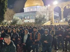 90 ألف مصل أدوا صلاتي العشاء والتراويح في المسجد الأقصى المبارك.