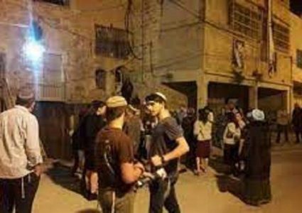 مستوطنون يهاجمون منازل المواطنين في قرية بورين جنوب نابلس