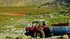 مصرع مواطن إثر انقلاب جرار زراعي غرب بيت لحم