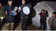 المسحراتي في غزة طبل يقارع آلة الحرب ويعزف لحن الصمود