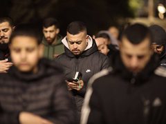 60 ألف مصل أدوا صلاتي العشاء والتراويح في المسجد الأقصى المبارك.
