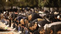 60 ألف مصل أدوا صلاتي العشاء والتراويح في المسجد الأقصى المبارك.