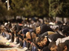 60 ألف مصل أدوا صلاتي العشاء والتراويح في المسجد الأقصى المبارك.