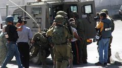 حملة اعتقالات واسعة تطال 25 مواطنا من الضفة