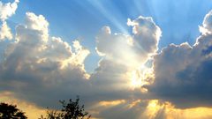 أجواء غائمة وباردة اليوم.. وغداً تتأثر البلاد حالة من عدم الاستقرار الجوي