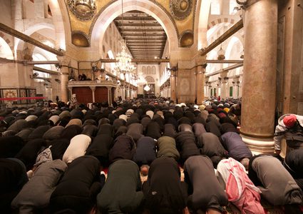 25 ألفا يؤدون صلاتي العشاء والتراويح في المسجد الأقصى