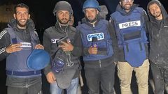 الاحتلال يفرج عن صحفيين اعتقلهم من مستشفى الشفاء بعد 12 ساعة من الاحتجاز