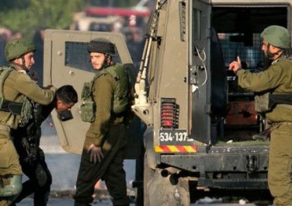 الاحتلال يعتقل 25 مواطنا من الضفة بينهم صحفي وأسيرة محررة