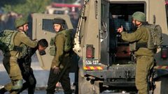 الاحتلال يعتقل 25 مواطنا من الضفة بينهم صحفي وأسيرة محررة