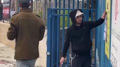 مستوطنون يضعون ملصقات تحريضية على مدخل مقر الأونروا في القدس