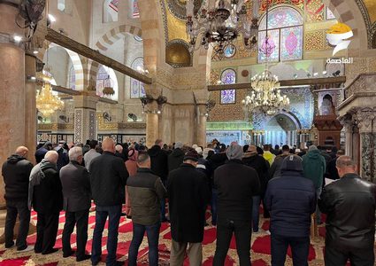 20 ألفا يؤدون صلاتي العشاء والتراويح في المسجد الأقصى