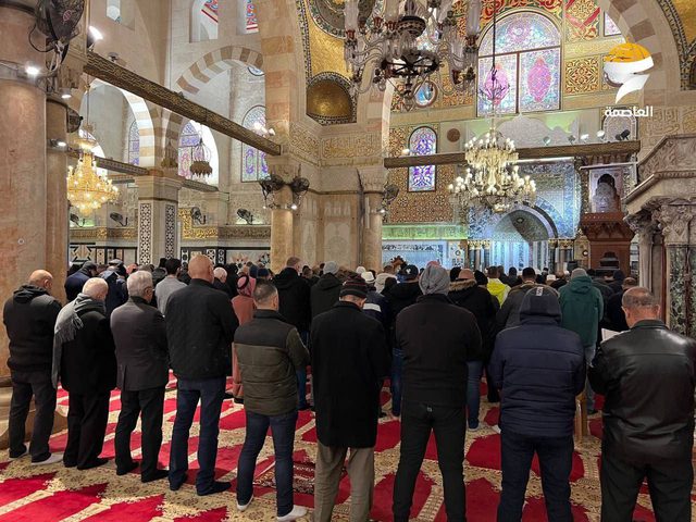 20 ألفا يؤدون صلاتي العشاء والتراويح في المسجد الأقصى