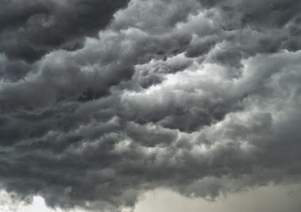 الطقس: أجواء غائمة وباردة وتبقى فرصة مهيأة لسقوط أمطار متفرقة فوق بعض المناطق