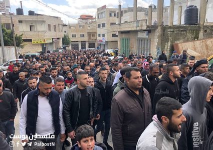 جانب من تشييع الشهيد "فاخر بني جابر" من بلدة عقربا جنوب نابلس والذي ارتقى بعد تصديه لهجوم المستوطنين على منزله في البلدة.