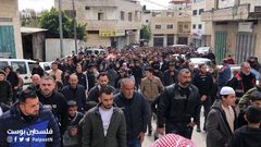 جانب من تشييع الشهيد "فاخر بني جابر" من بلدة عقربا جنوب نابلس والذي ارتقى بعد تصديه لهجوم المستوطنين على منزله في البلدة.