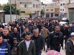 جانب من تشييع الشهيد "فاخر بني جابر" من بلدة عقربا جنوب نابلس والذي ارتقى بعد تصديه لهجوم المستوطنين على منزله في البلدة.