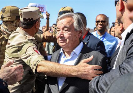 غوتيريش يصل مطار العريش لزيارة معبر رفح تضامنا مع قطاع غزة