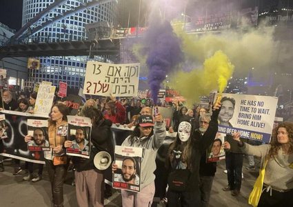 متظاهرون في تل ابيب للمطالبة بإبرام صفقة تبادل للأسرى