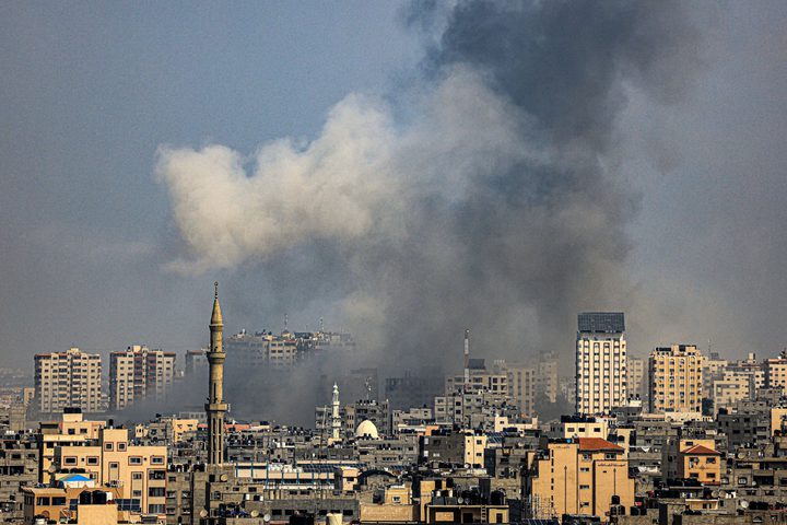 شهداء وجرحى اثر قصف الاحتلال منزلا في دير البلح