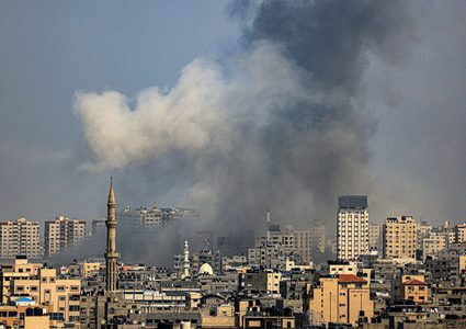 شهداء وجرحى اثر قصف الاحتلال منزلا في دير البلح