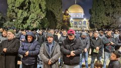 40 ألفا يؤدون صلاتي العشاء والتراويح في المسجد الأقصى