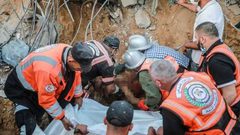 انتشال جثامين ستة شهداء من تحت أنقاض منزل شرق رفح