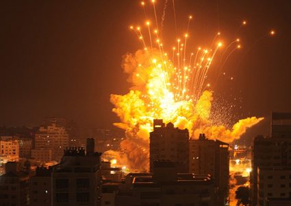 ارتقاء 9 شهداء في قصف إسرائيلي استهدف منزلا بدير البلح