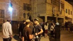 مستوطنون يطعنون سائق حافلة مقدسي مما أدى لإصابته بجروح