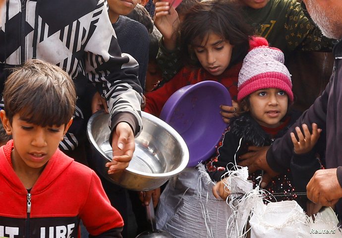 هنا مخيم جباليا.. حيث تخلو موائد الإفطار من الطعام