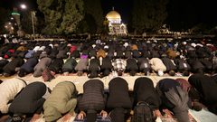 30 ألفا يؤدون صلاتي العشاء والتراويح في المسجد الأقصى