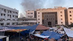 الاحتلال يقصف الطابق العلوي من المبنى الرئيسي لمجمع الشفاء الطبي في غزة