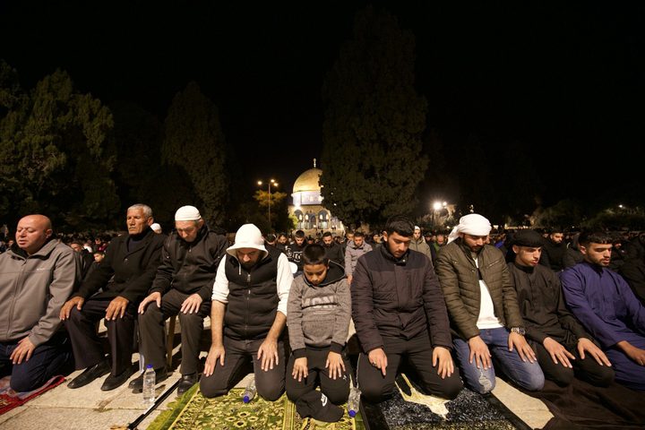 الاحتلال يقتحم المصلى القبلي في المسجد الأقصى ويجبر المعتكفين على مغادرته