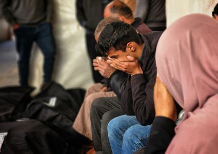 32 شهيدًا خلال 24 ساعة في رفح؛ جراء قصف 6 منازل.