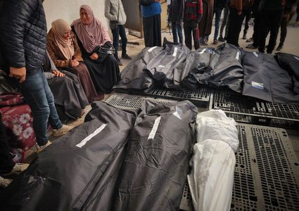 32 شهيدًا خلال 24 ساعة في رفح؛ جراء قصف 6 منازل.