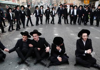 زعيم المعارضة لابيد يصف قانون التجنيد بأنه إهانة للجيش