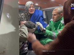 شهداء وجرحى في استهداف الاحتلال منزل عائلة سلمان في دير البلح وسط قطاع غزة