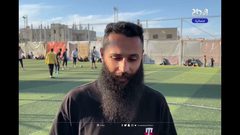 غزة.. شبان يفرون من ويلات الحرب إلى ملعب كرة قدم تحيطه خيام نازحين