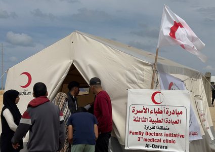 نقاط طبية ومراكز توزيع مساعدات في مواصي خانيونس تحسبا لاجتياح إسرائيلي لرفح