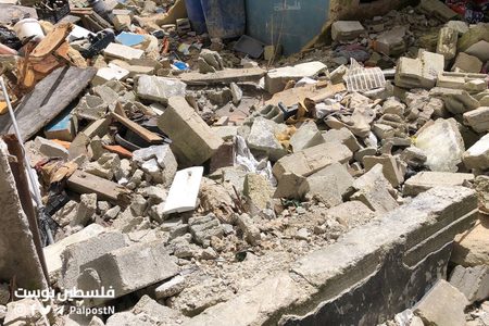 آثار الدمار الذي خلفه الاحتلال في مقر حركة فتح خلال اقتحامه مخيم بلاطة شرق نابلس