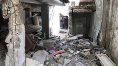 آثار الدمار الذي خلفه الاحتلال في مقر حركة فتح خلال اقتحامه مخيم بلاطة شرق نابلس