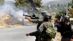 الاحتلال يصيب مواطنا بالرصاص ويعتقل آخر جنوب بيت لحم