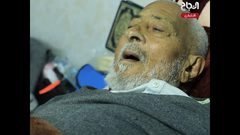 مسن وصل يعاني من جلطة ليصيبه رصاص القناص باب مستشفى الأمل في خان يونس